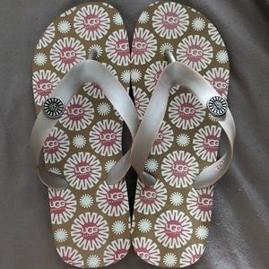 UGG Daisy Flip-Flops Size 7 (Women) ✨REDUCED✨